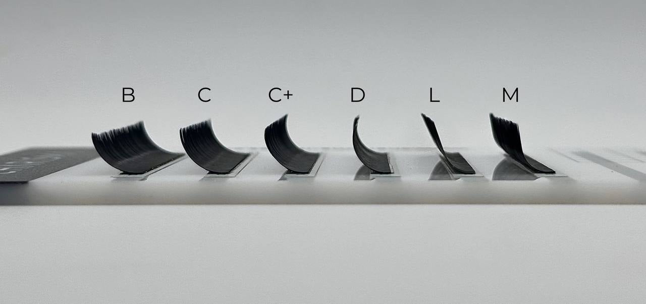 CHARISMA black lashes SINGLE (24 lines)