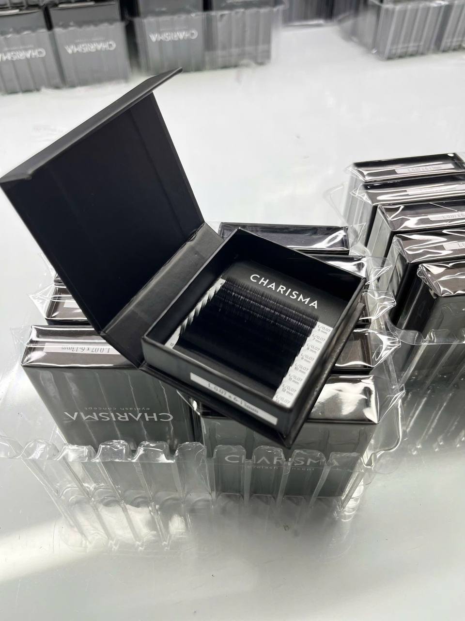 CHARISMA Mini black lashes MIX